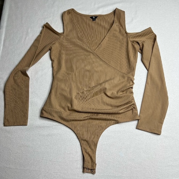 GUESS One Piece Open Shoulder Light Brown Body Suit Size‎ M super cute - Picture 1 of 10